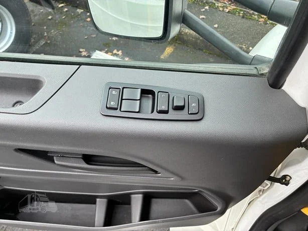 2025 Peterbilt 536 - image 18