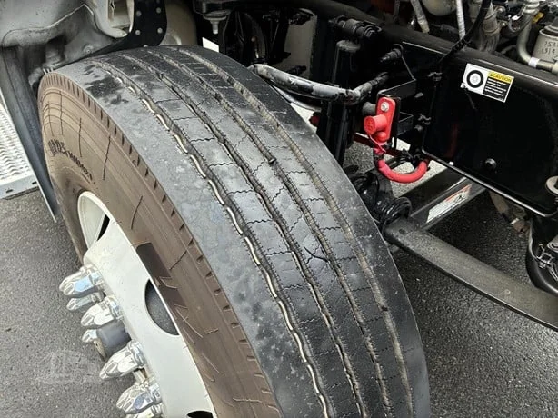 2025 Peterbilt 536 - image 10