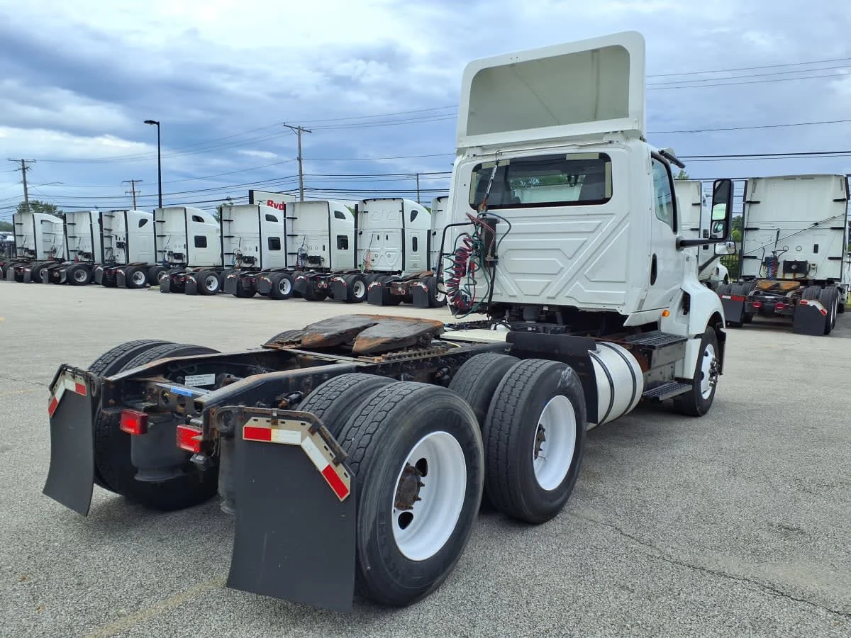 2019 International LT in Cleveland, OH — photo 4