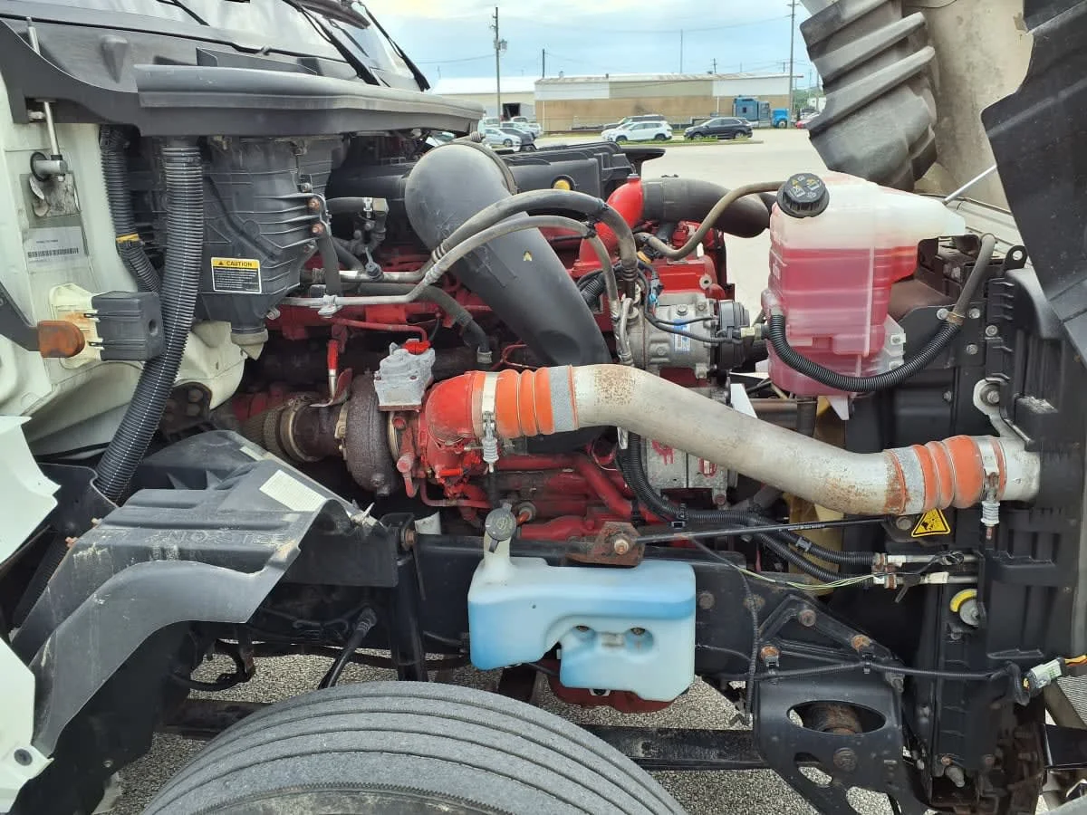 2019 International LT in Cleveland, OH — photo 10