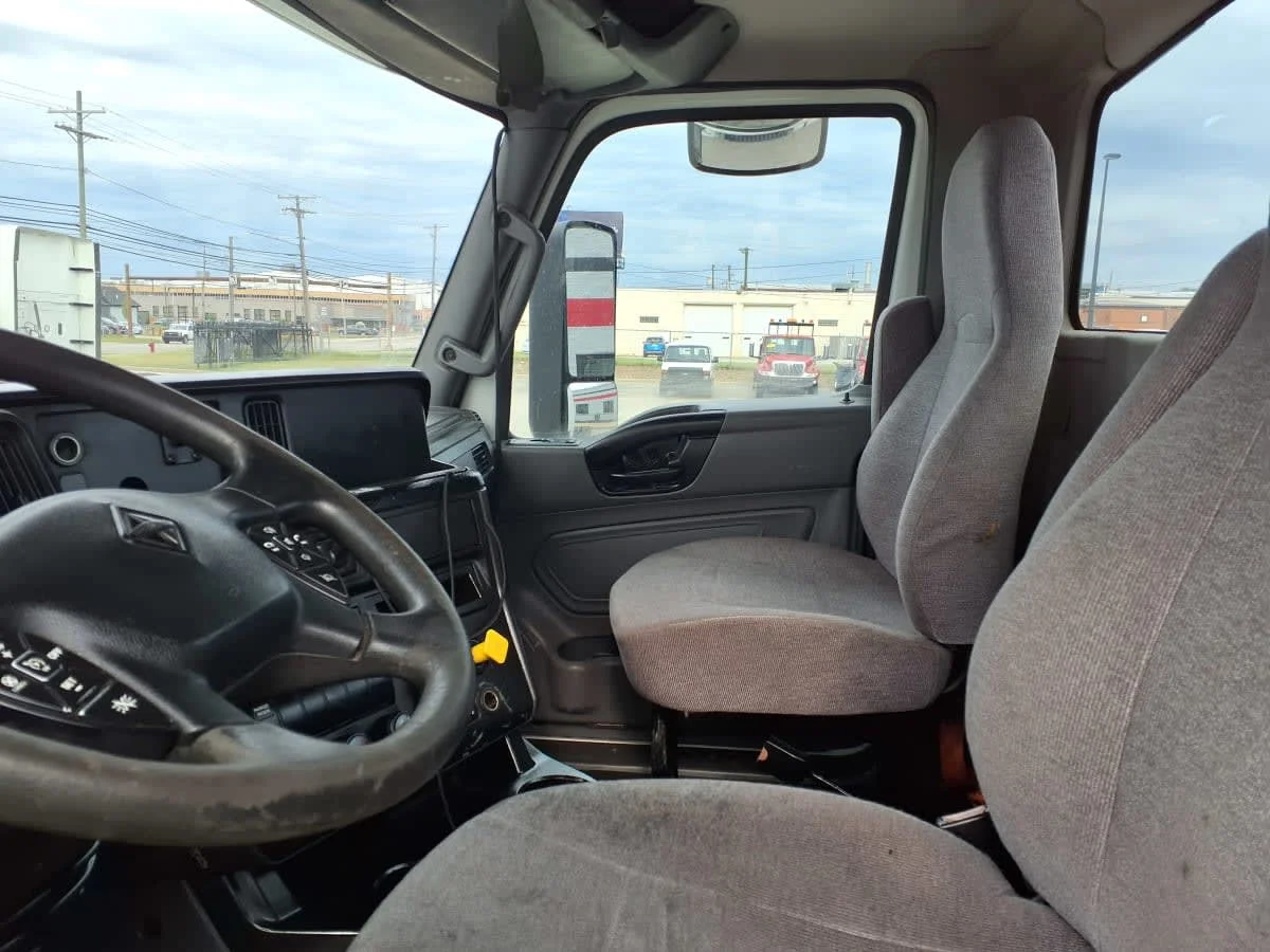 2019 International LT in Cleveland, OH — photo 7