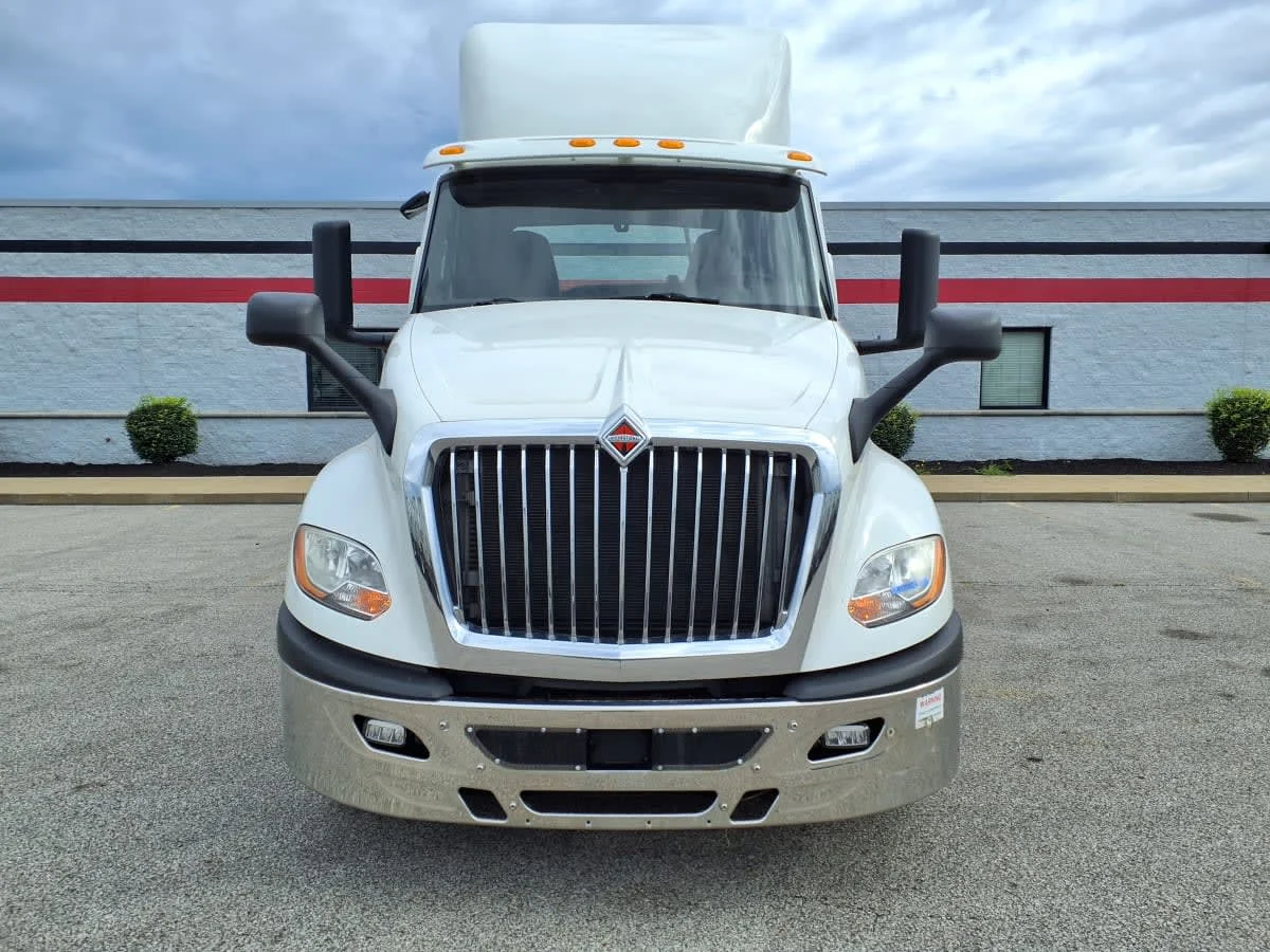 2019 International LT in Cleveland, OH — photo 2