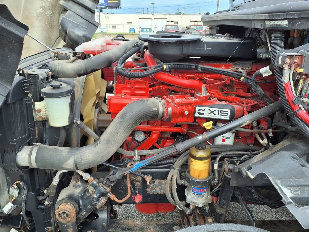 2019 International LT in Cleveland, OH — photo 8