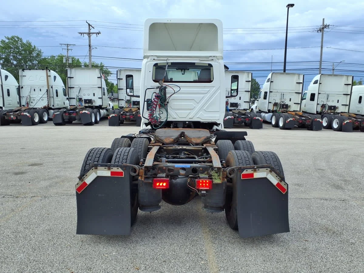 2019 International LT in Cleveland, OH — photo 5