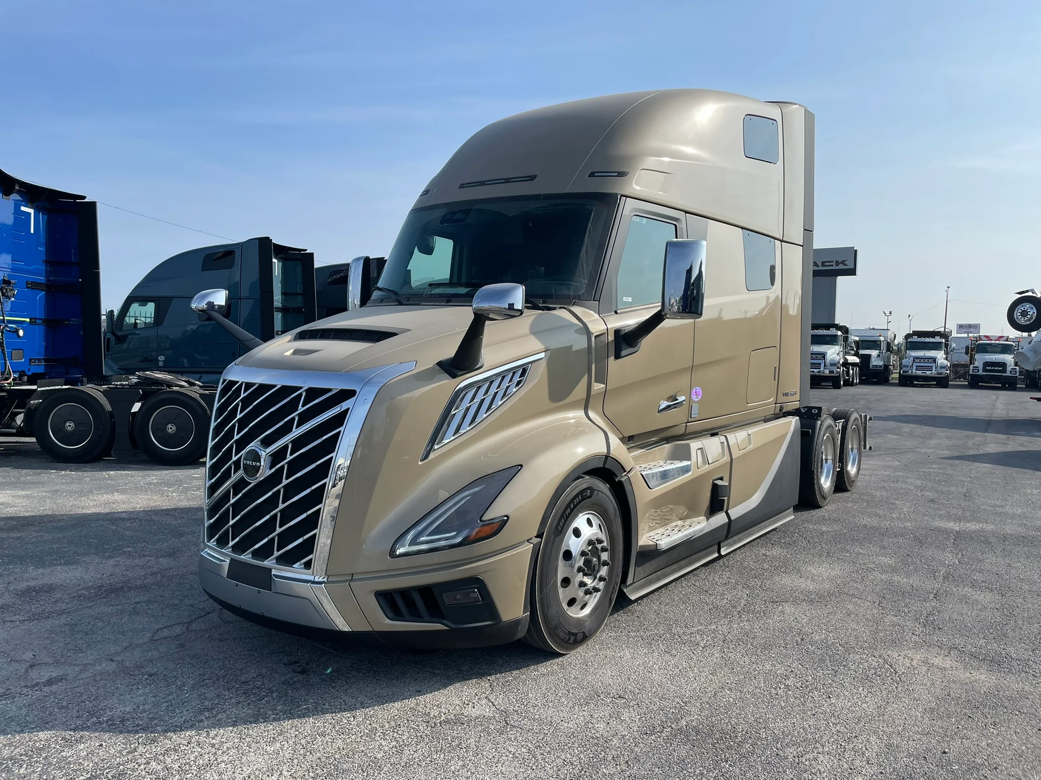 2026 Volvo VNL 860 in Fort Worth, TX