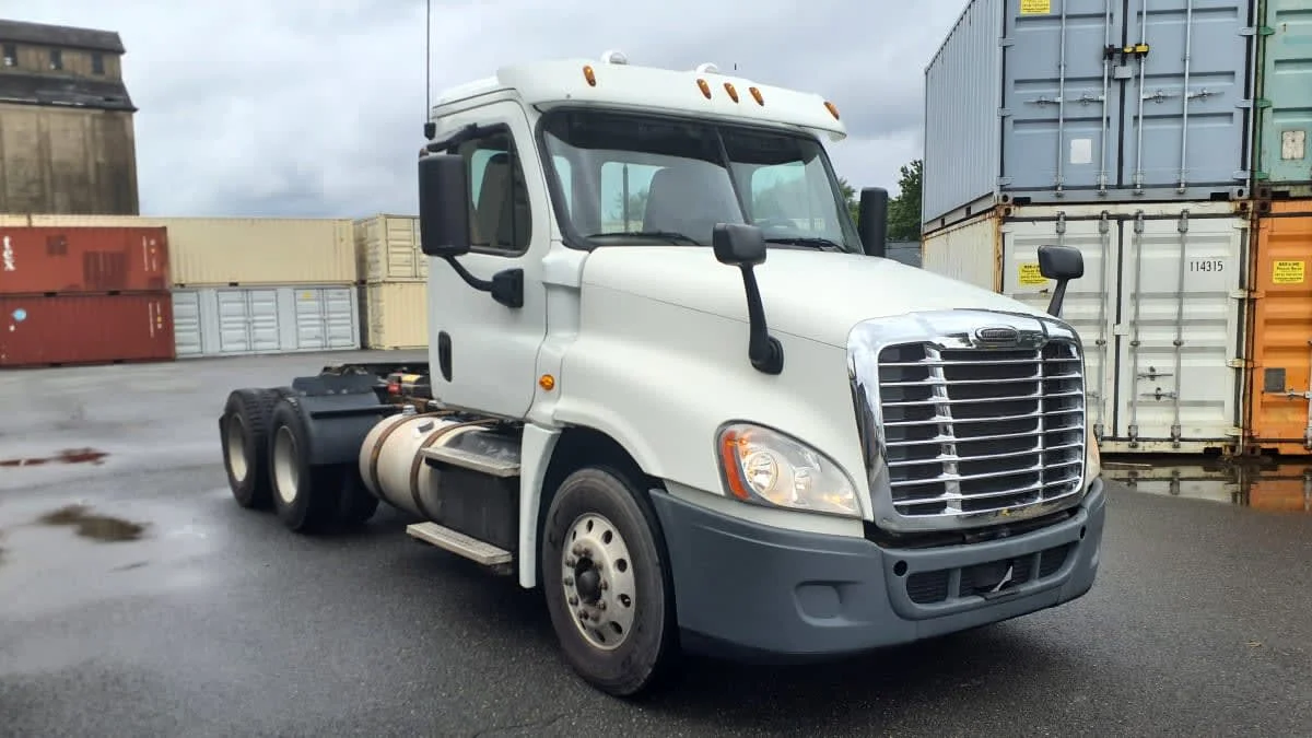 2017 Freightliner Cascadia in Springfield, MA — photo 3