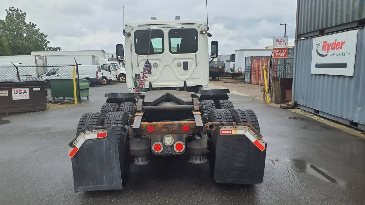 2017 Freightliner Cascadia in Springfield, MA — photo 5