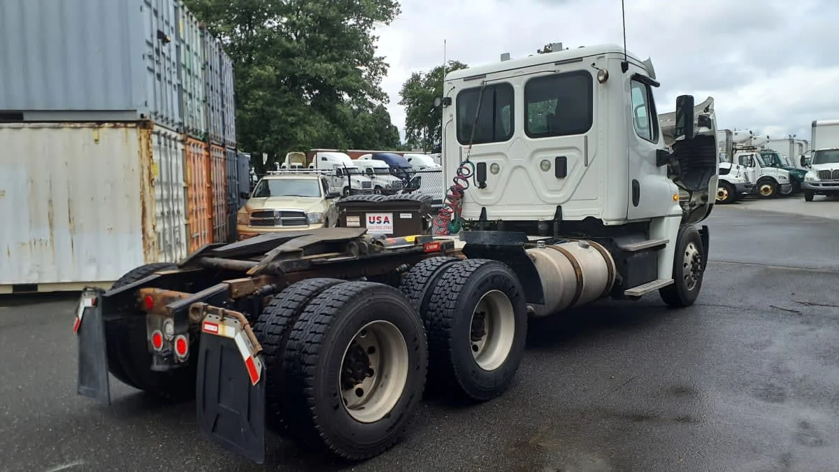 2017 Freightliner Cascadia in Springfield, MA — photo 4