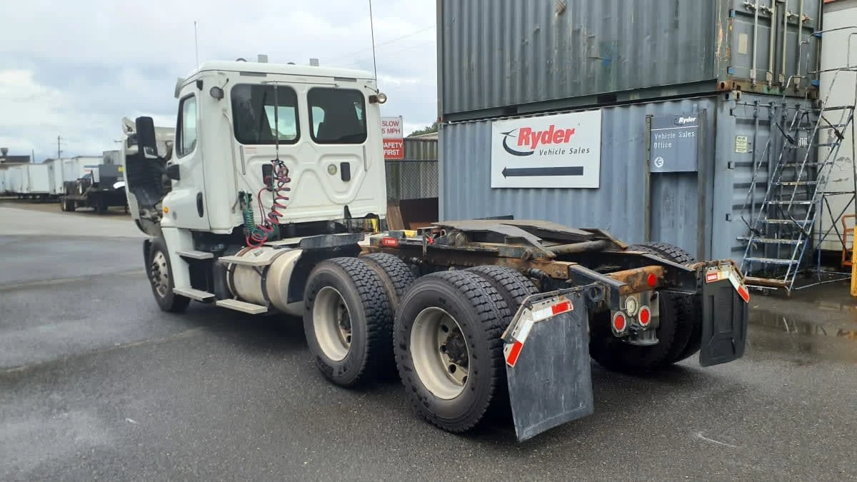 2017 Freightliner Cascadia in Springfield, MA — photo 6