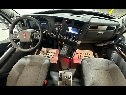 2027 Kenworth T880 in El Paso, TX — photo 2