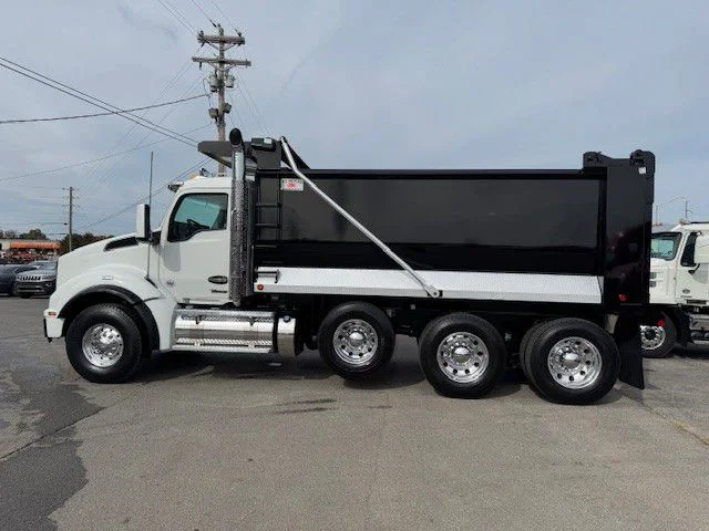 2025 Kenworth T880 - image 9