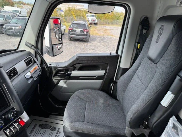 2025 Kenworth T880 - image 23