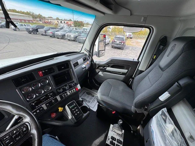 2025 Kenworth T880 - image 26