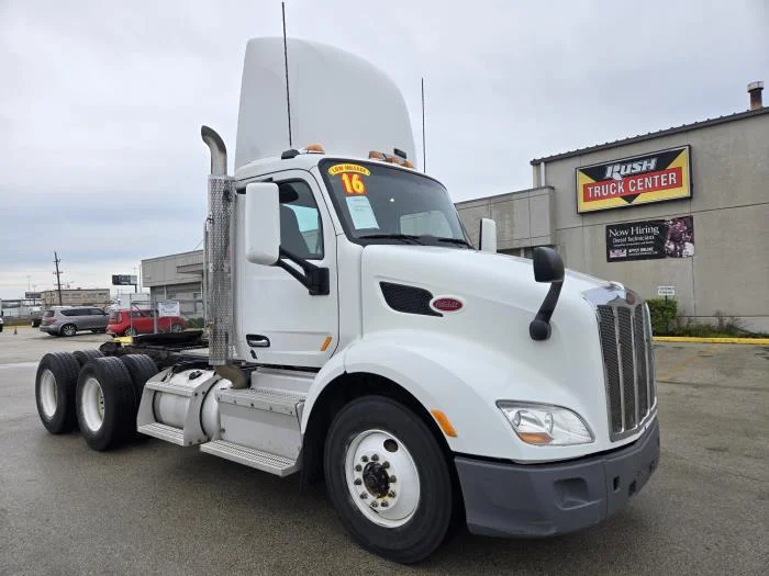 2016 Peterbilt 579 - image 3