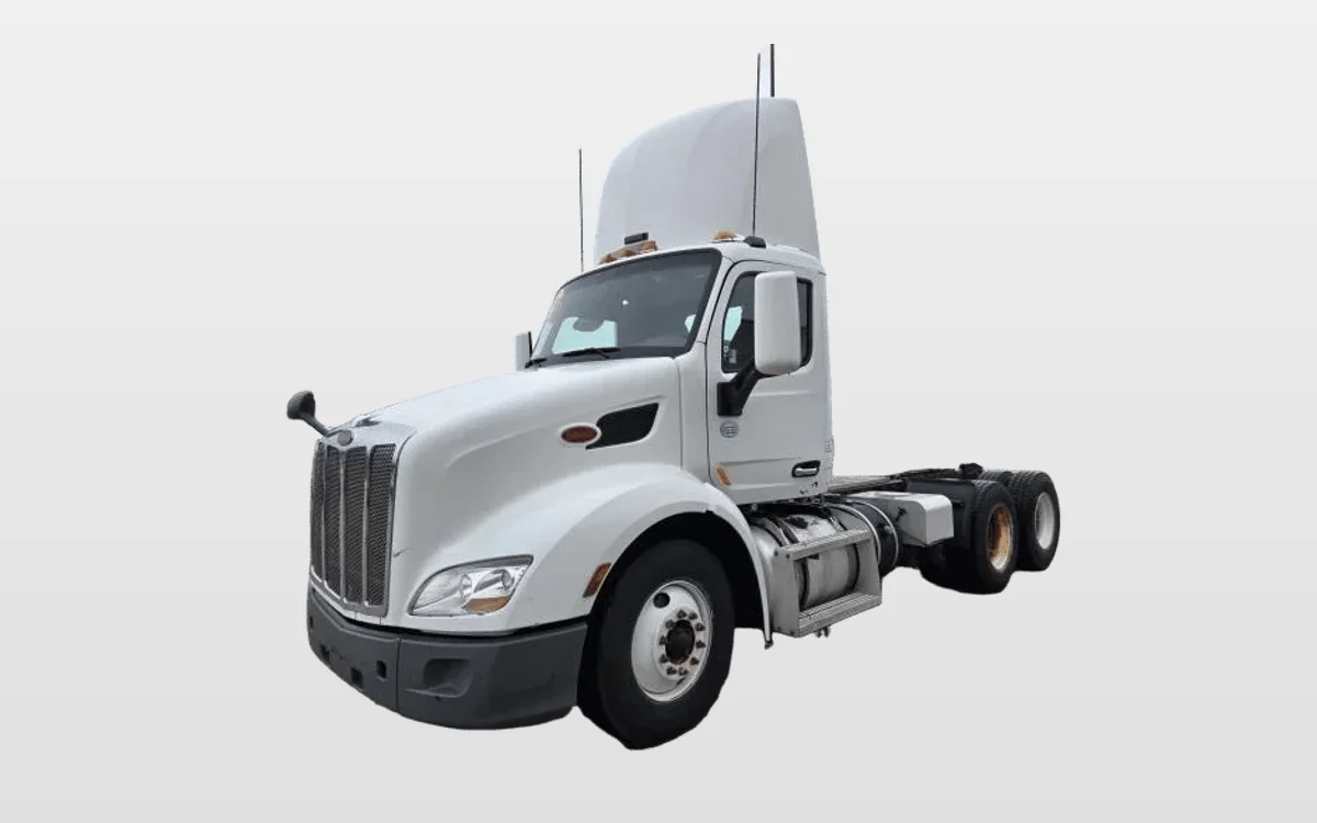 2016 Peterbilt 579 - image 1
