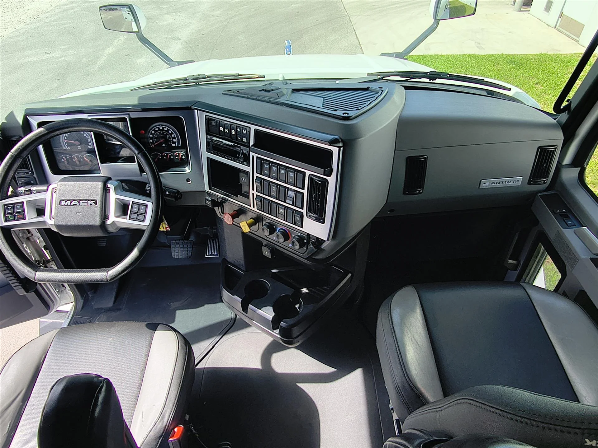 2022 Mack Anthem in Orlando, FL — photo 11