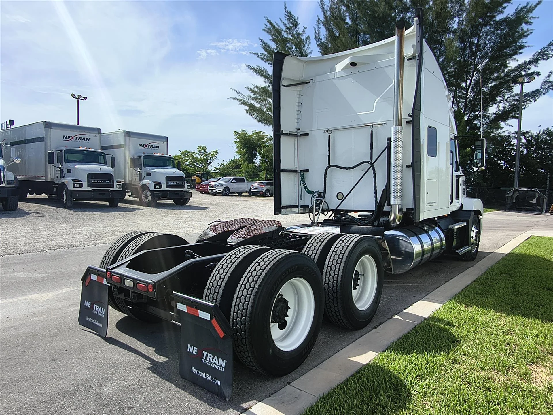 2022 Mack Anthem in Orlando, FL — photo 4
