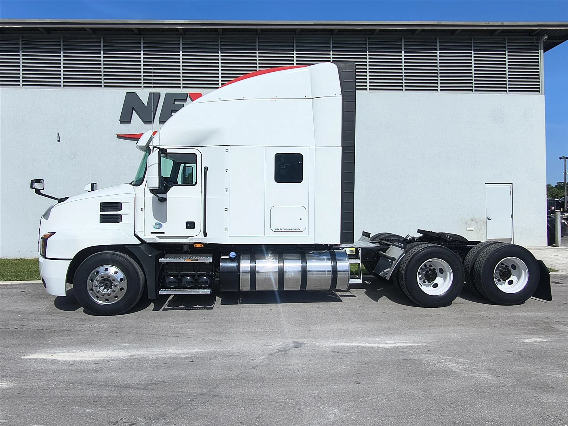 2022 Mack Anthem in Orlando, FL — photo 7