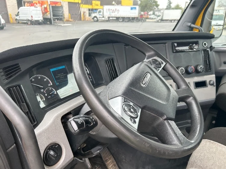 2022 Freightliner Cascadia - image 10