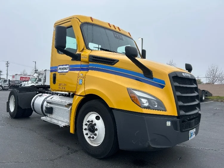 2022 Freightliner Cascadia in Sacramento, CA