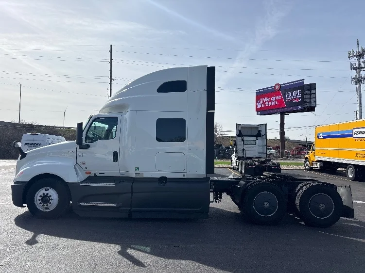 2023 International LT in La Porte, IN — photo 4