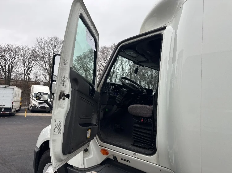 2023 International LT in La Porte, IN — photo 9