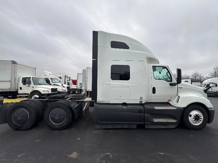 2023 International LT in La Porte, IN — photo 8