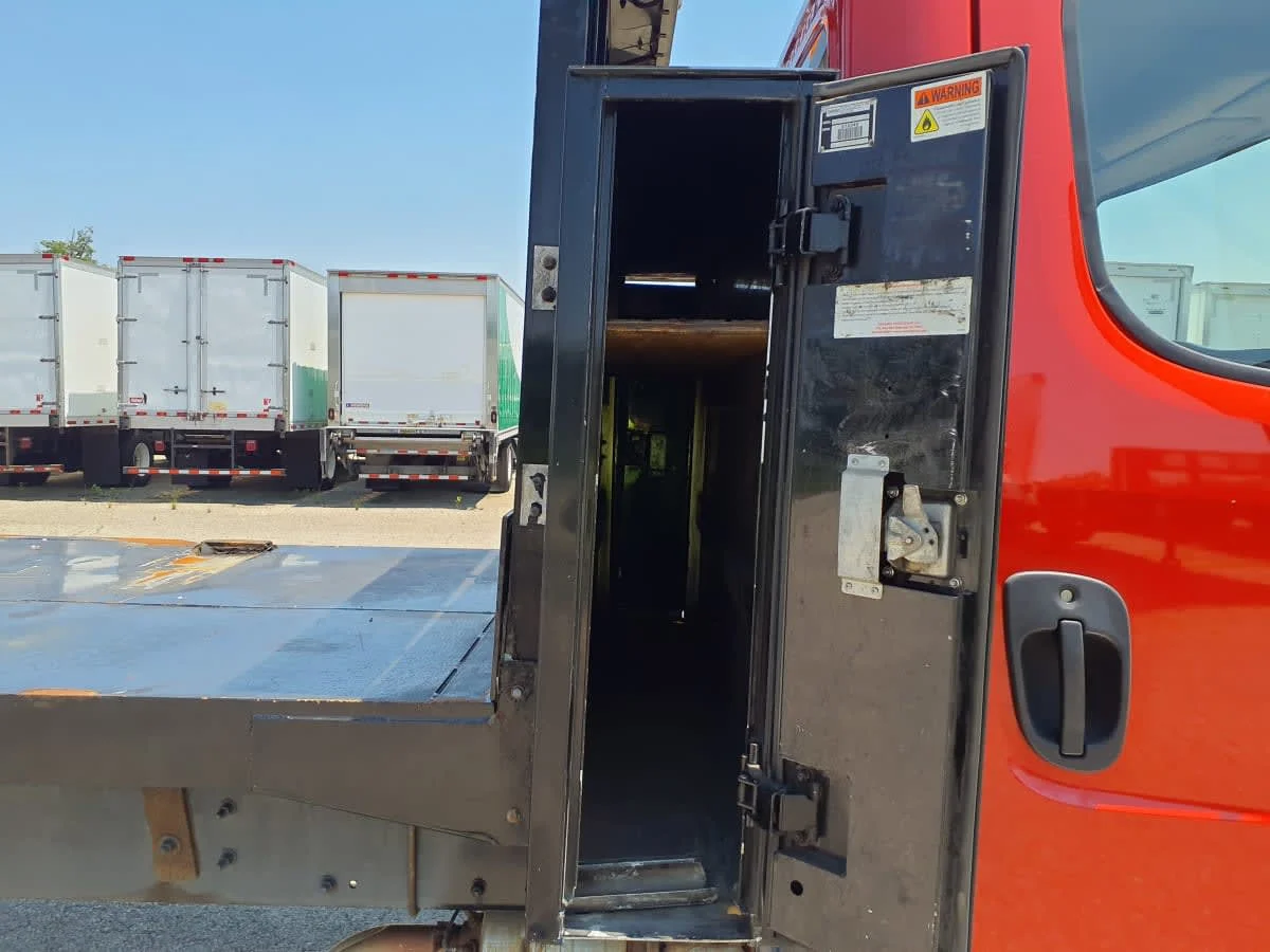 2018 Freightliner M2 106 in Wayland, MI — photo 13