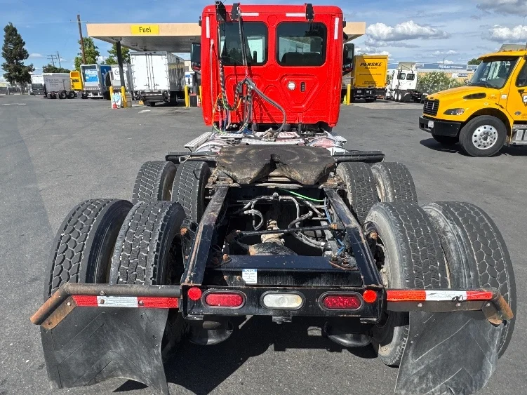 2019 Freightliner Cascadia in West Sacramento, CA — photo 6