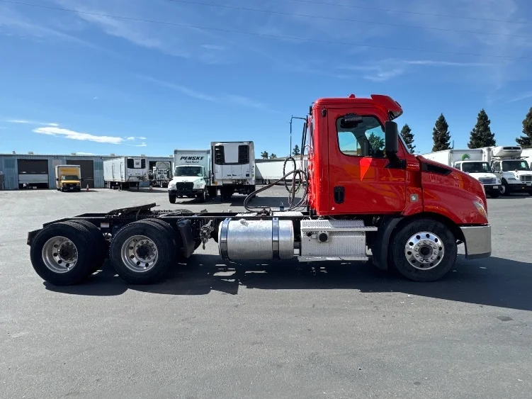 2019 Freightliner Cascadia in West Sacramento, CA — photo 8