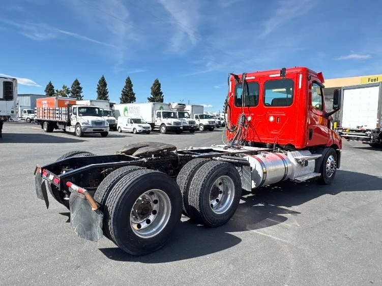 2019 Freightliner Cascadia in West Sacramento, CA — photo 7