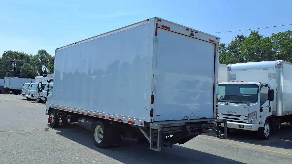 2019 Isuzu NRR in Salisbury, MA — photo 6