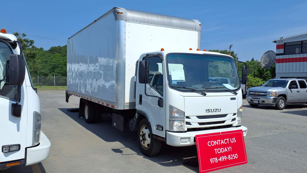 2019 Isuzu NRR in Salisbury, MA — photo 3