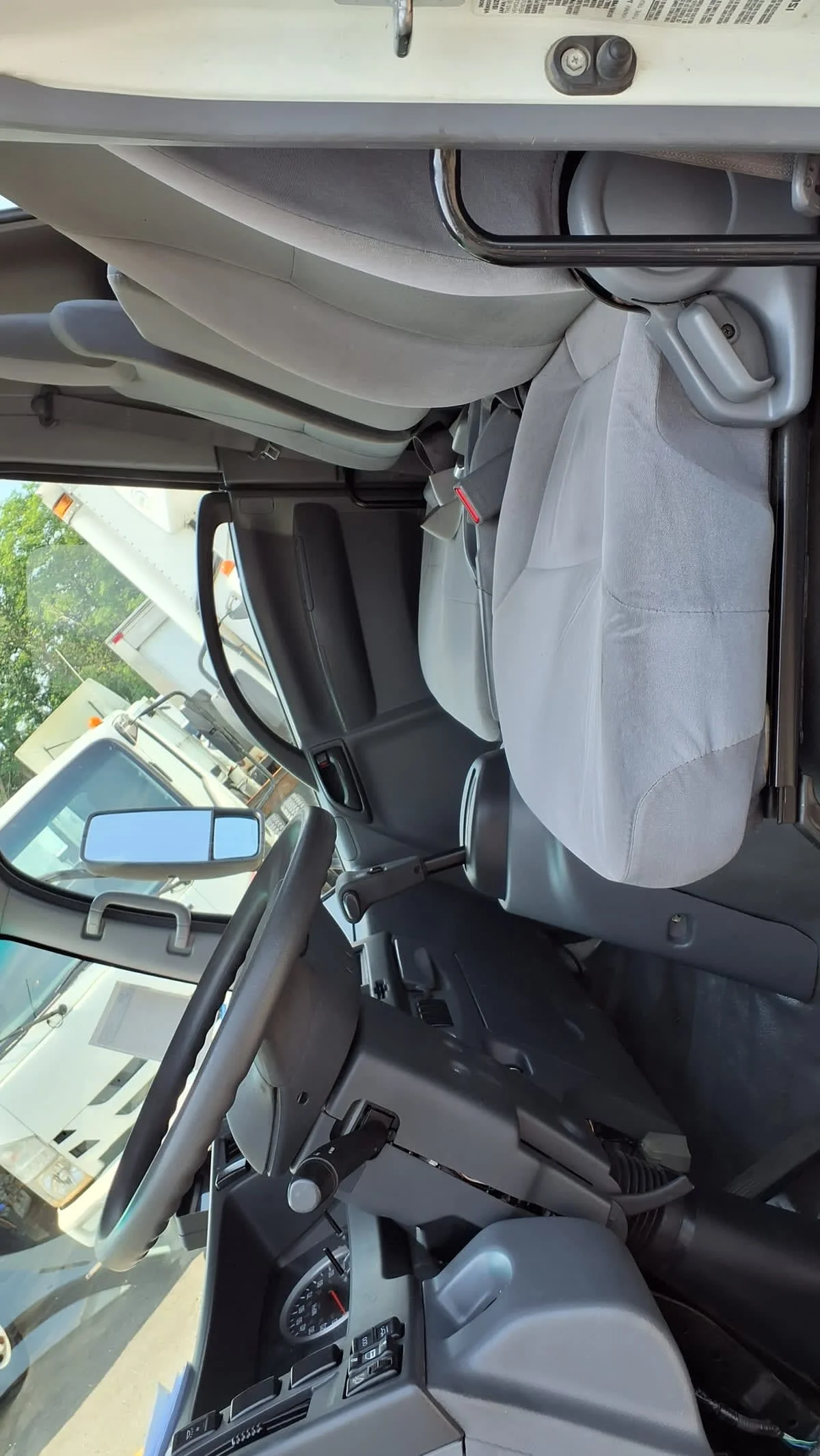 2019 Isuzu NRR in Salisbury, MA — photo 7