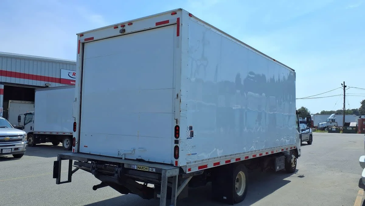 2019 Isuzu NRR in Salisbury, MA — photo 4
