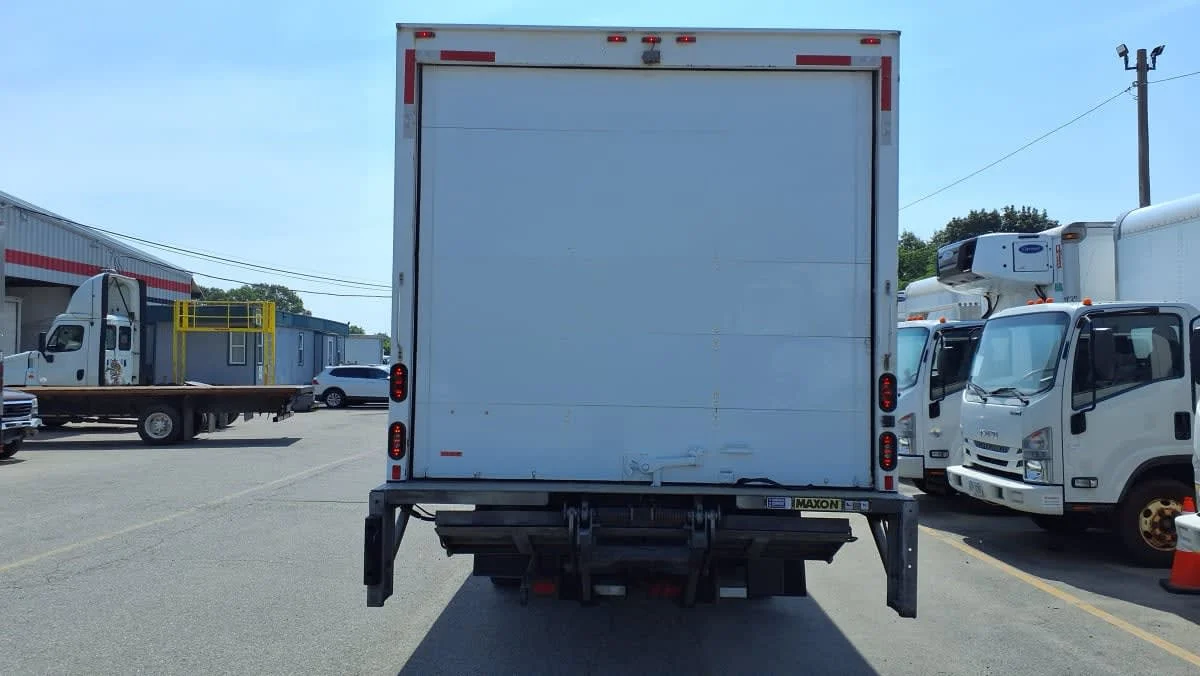 2019 Isuzu NRR in Salisbury, MA — photo 5