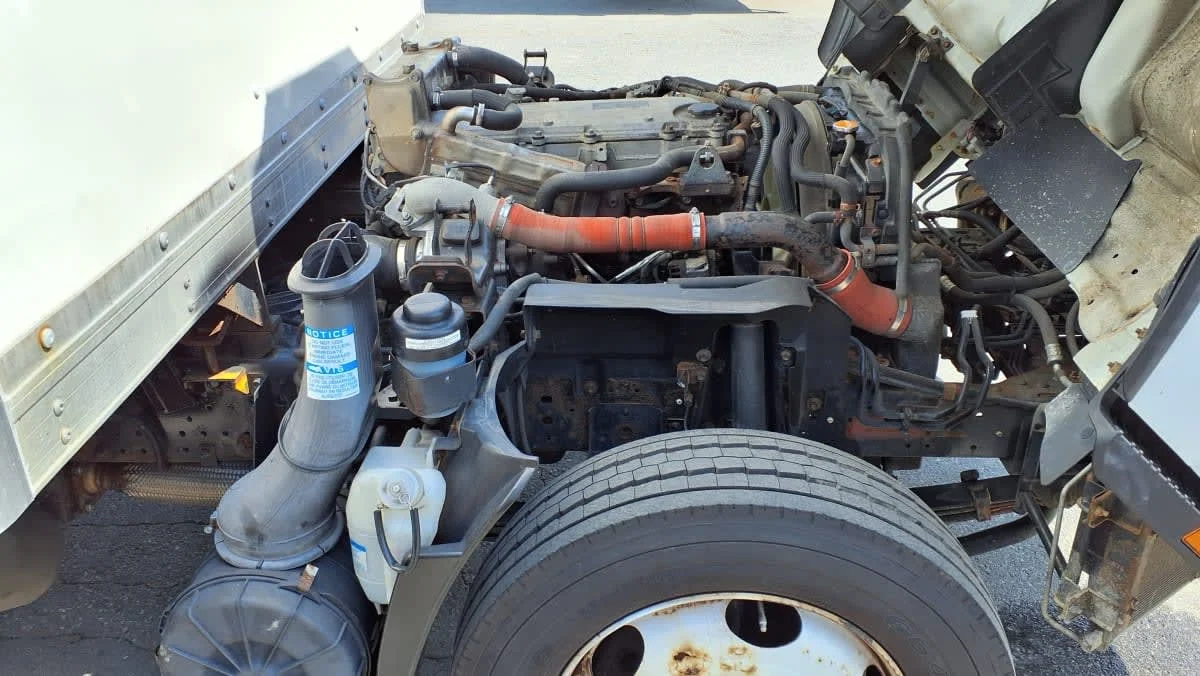 2019 Isuzu NRR in Salisbury, MA — photo 13