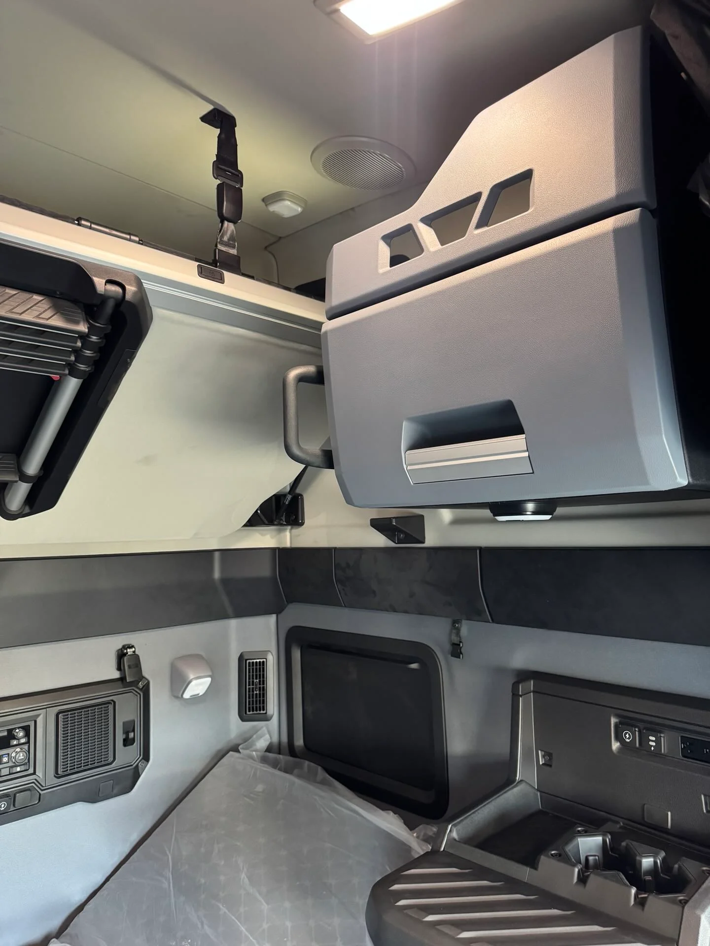 2026 Mack Pioneer - image 24