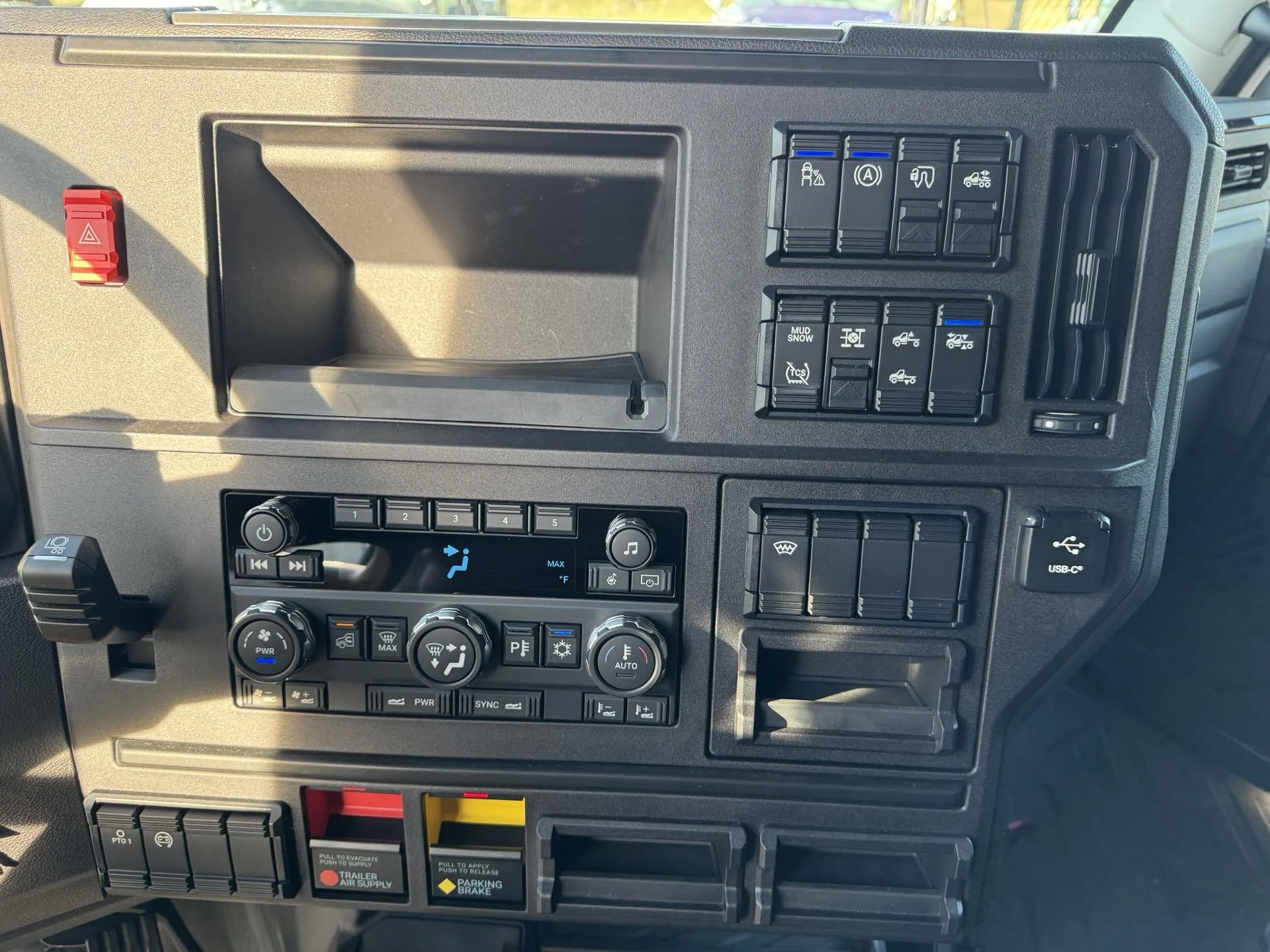 2026 Mack Pioneer - image 21