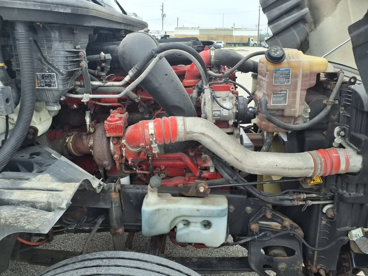 2020 International LT in Cleveland, OH — photo 11