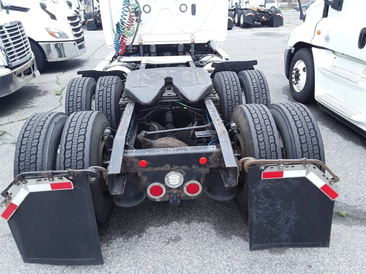 2018 Freightliner Cascadia - image 11