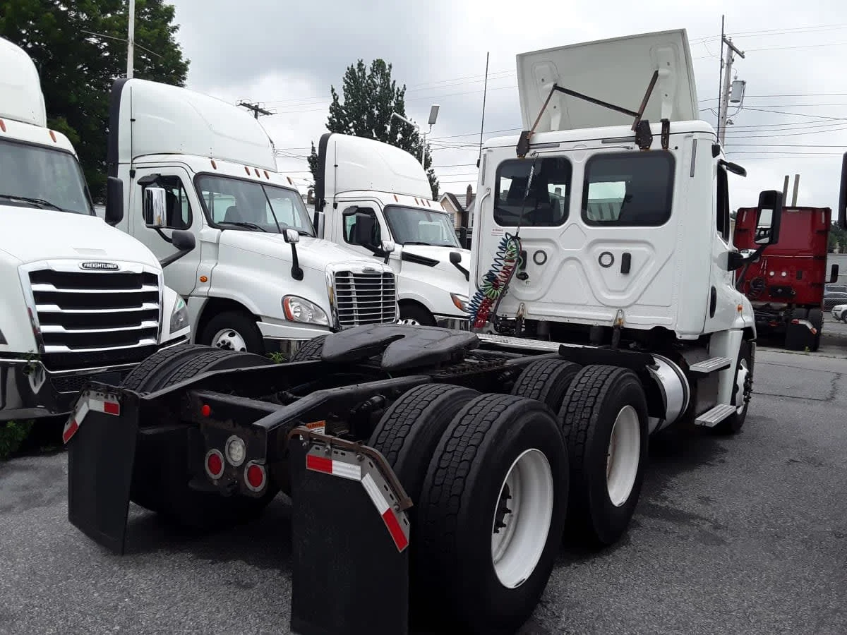 2018 Freightliner Cascadia - image 4