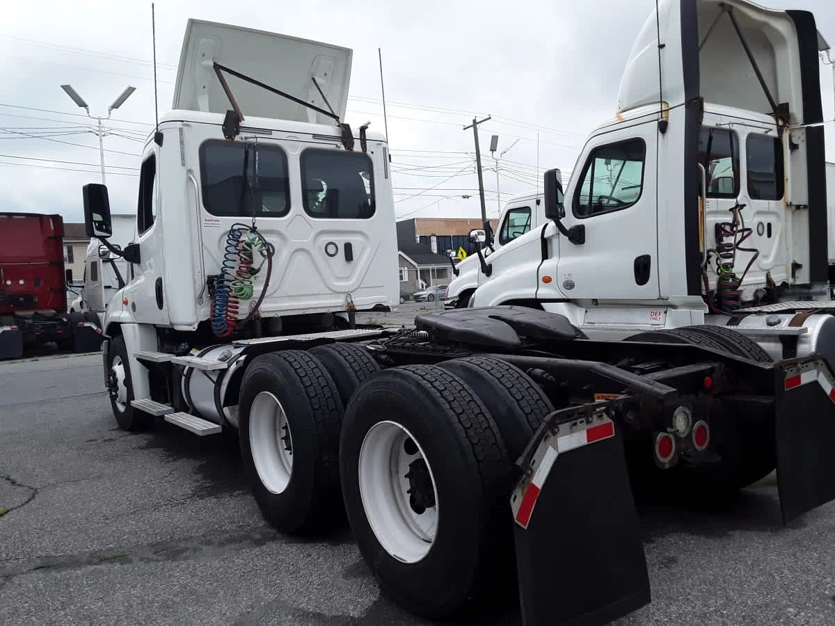 2018 Freightliner Cascadia - image 6