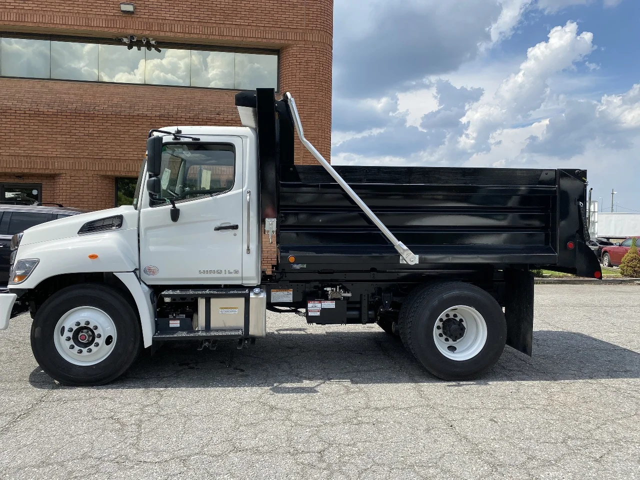 2027 Hino L6