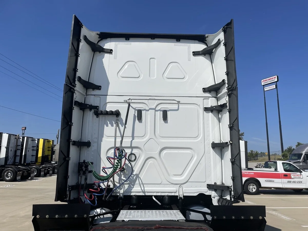 2024 Freightliner Cascadia - image 7