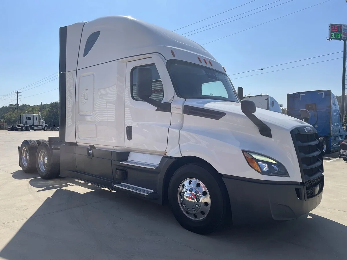 2024 Freightliner Cascadia - image 3