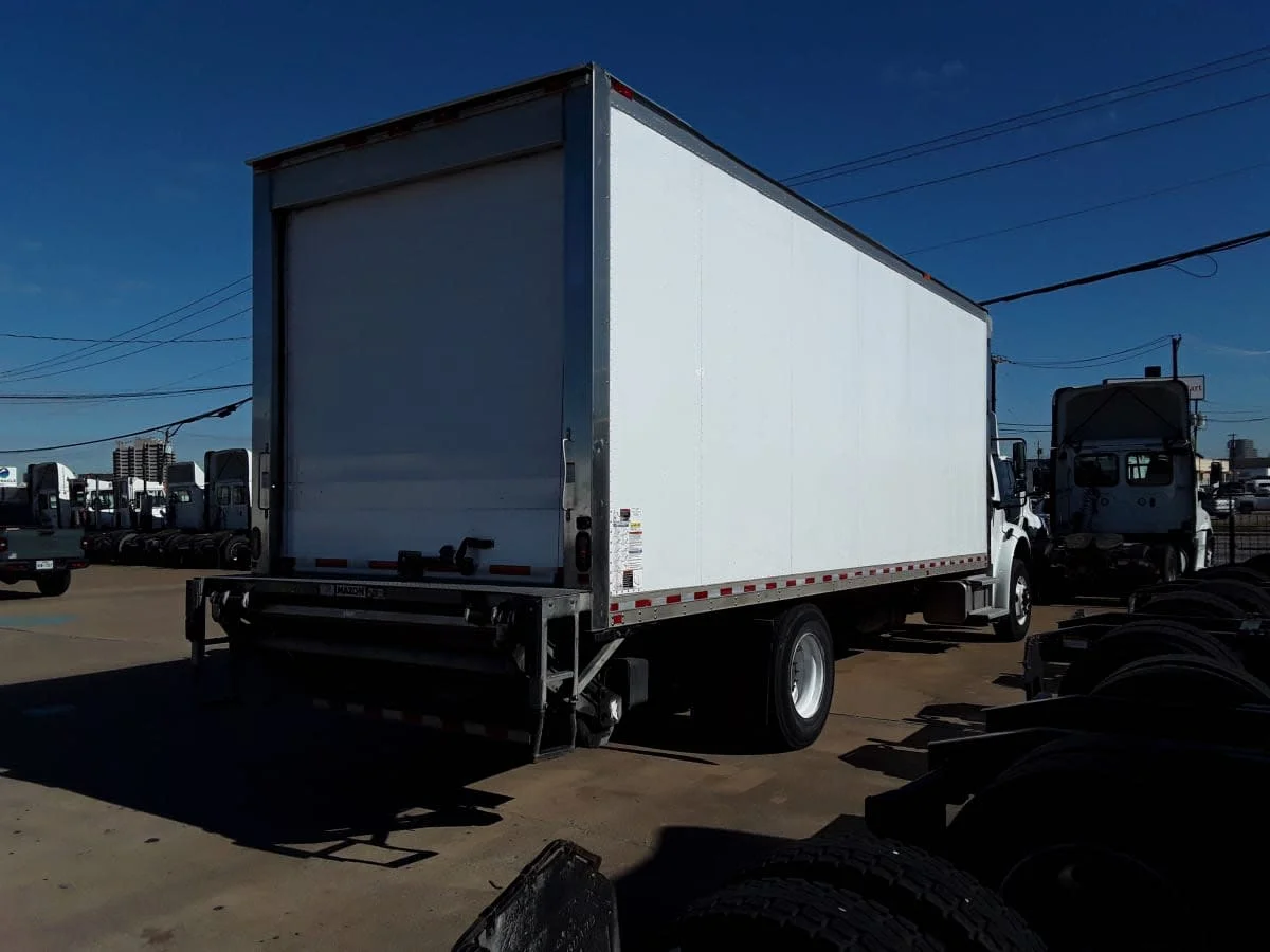 2019 Freightliner M2 106 in Dallas, TX — photo 4