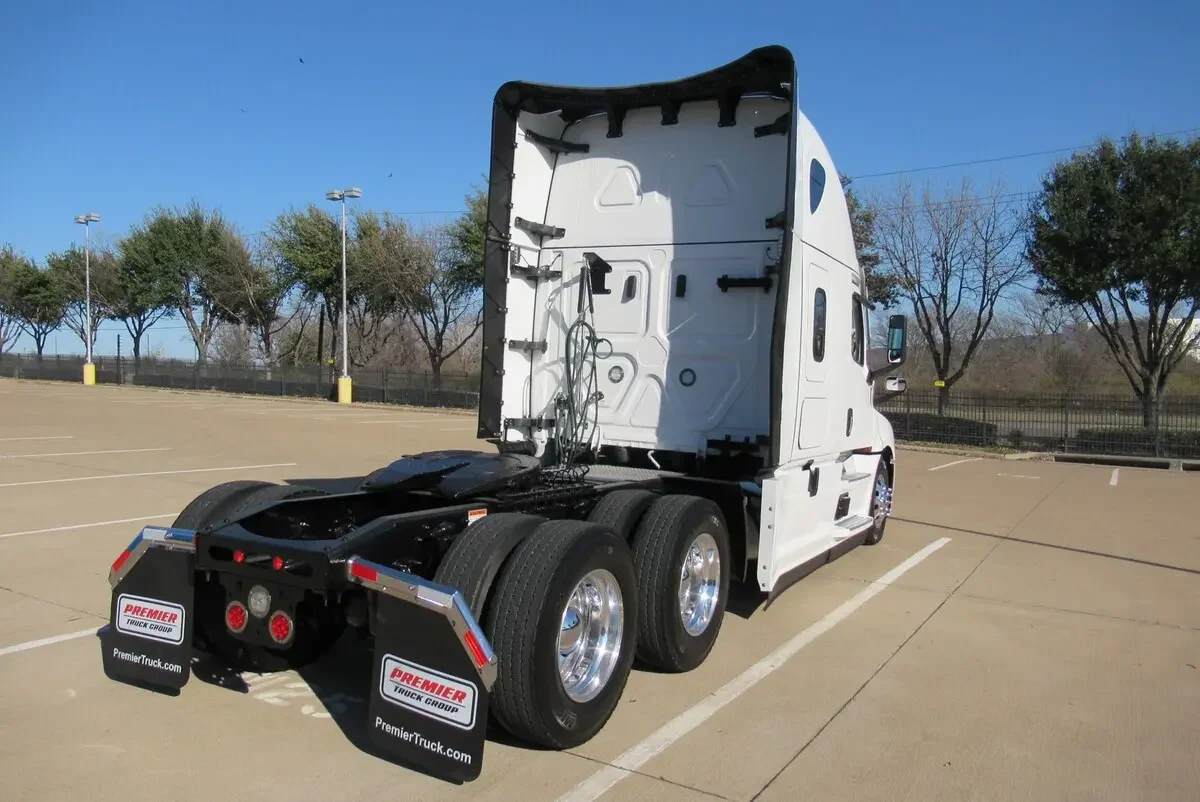 2025 Freightliner Cascadia - image 4