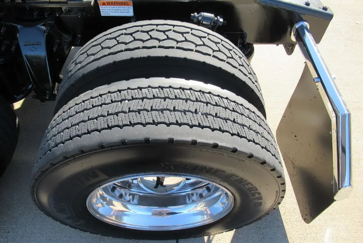 2025 Freightliner Cascadia - image 12