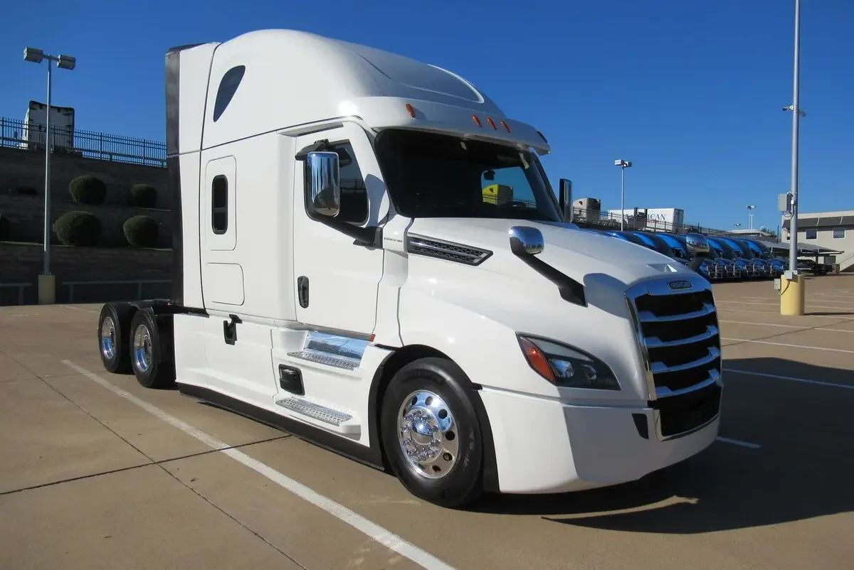 2025 Freightliner Cascadia - image 2
